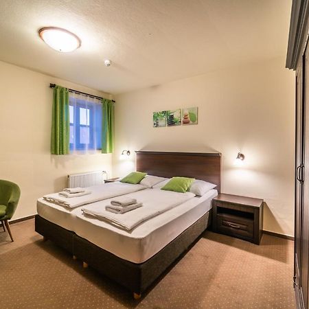 Hotel Koruna Прахатице Экстерьер фото