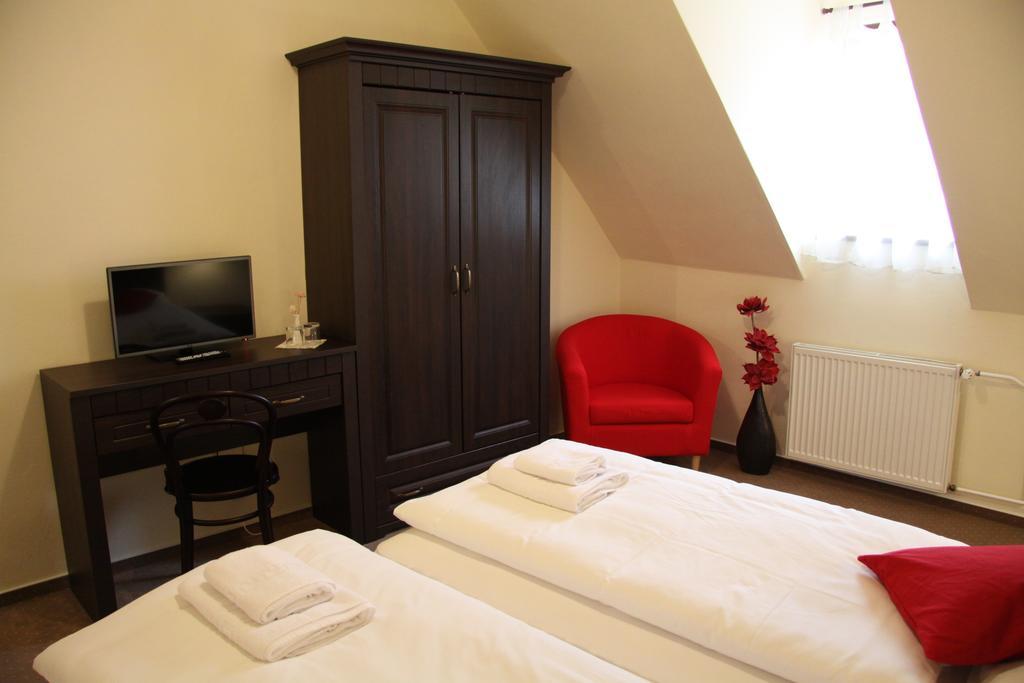 Hotel Koruna Прахатице Экстерьер фото
