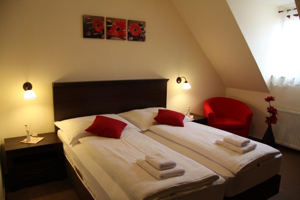 Hotel Koruna Прахатице Экстерьер фото