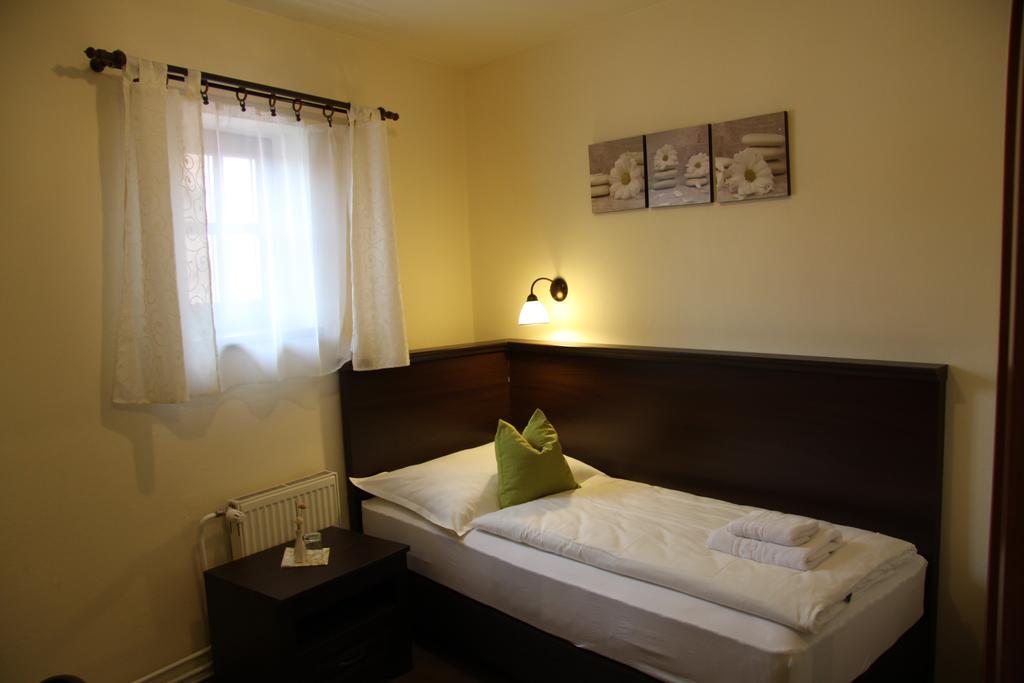 Hotel Koruna Прахатице Экстерьер фото